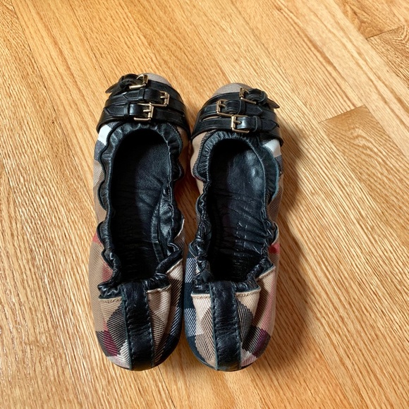 Authentic Burberry Flats - Picture 1 of 4
